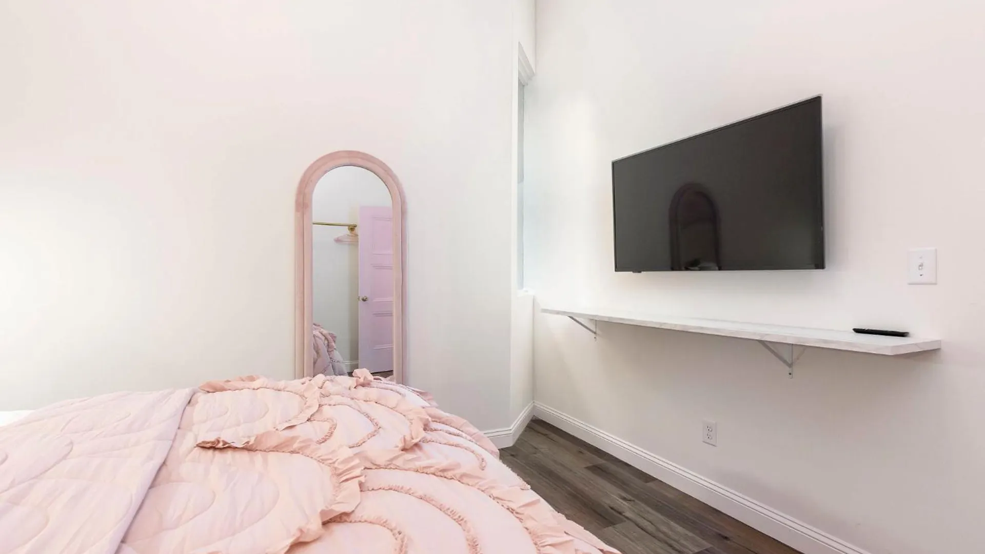 The Kentucky Rose By Hollyhock Suites Louisville