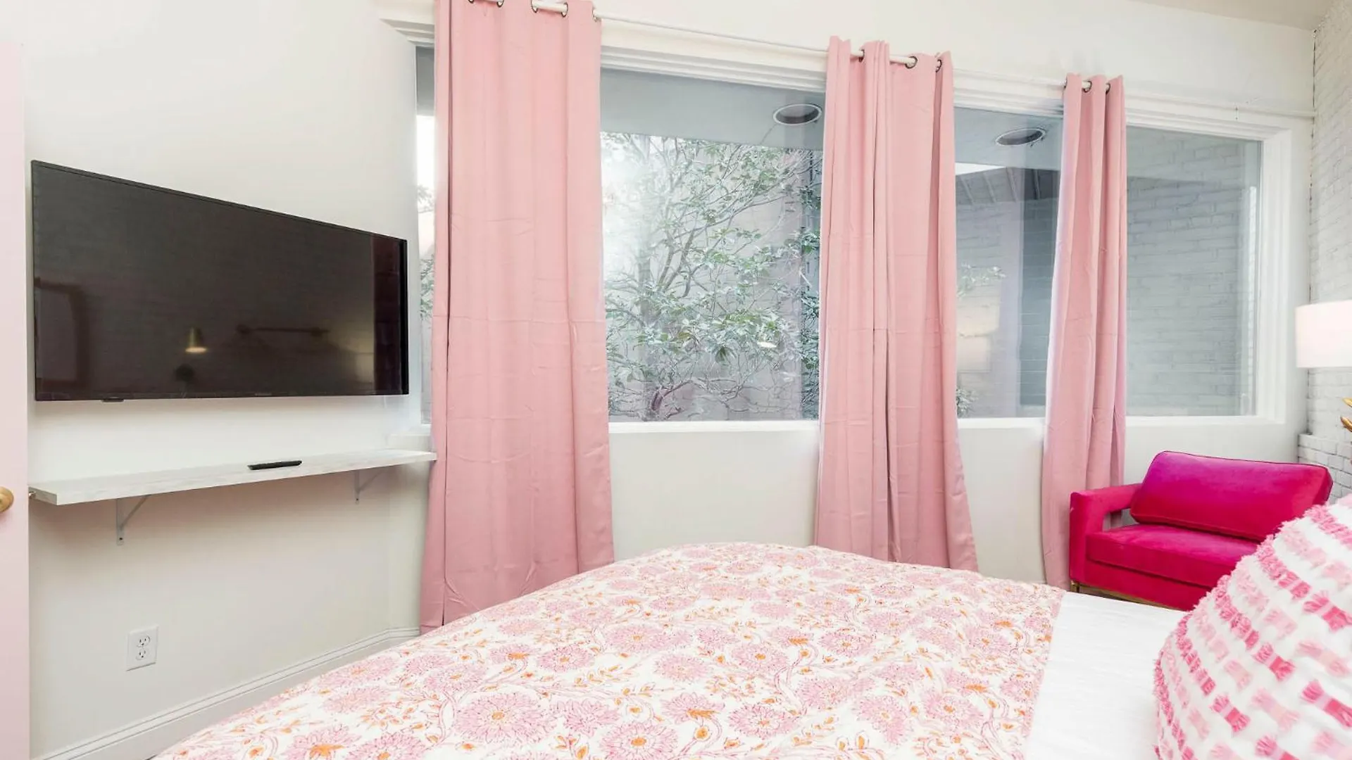 The Kentucky Rose By Hollyhock Suites Louisville USA