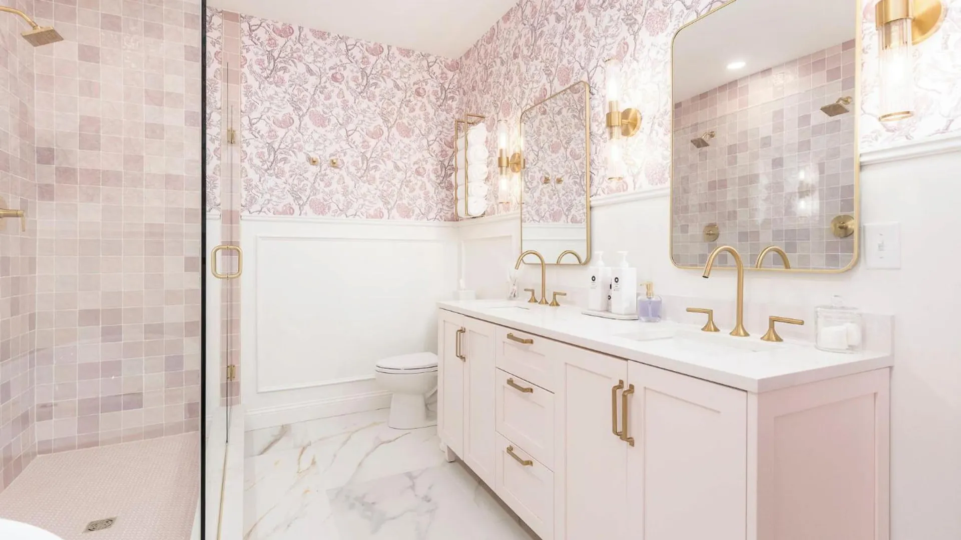 The Kentucky Rose By Hollyhock Suites Louisville 0*,  USA